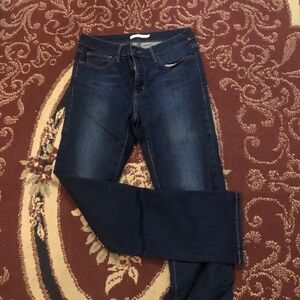 Woman’s red tab Levi’s straight slimming jeans size 31 - like new